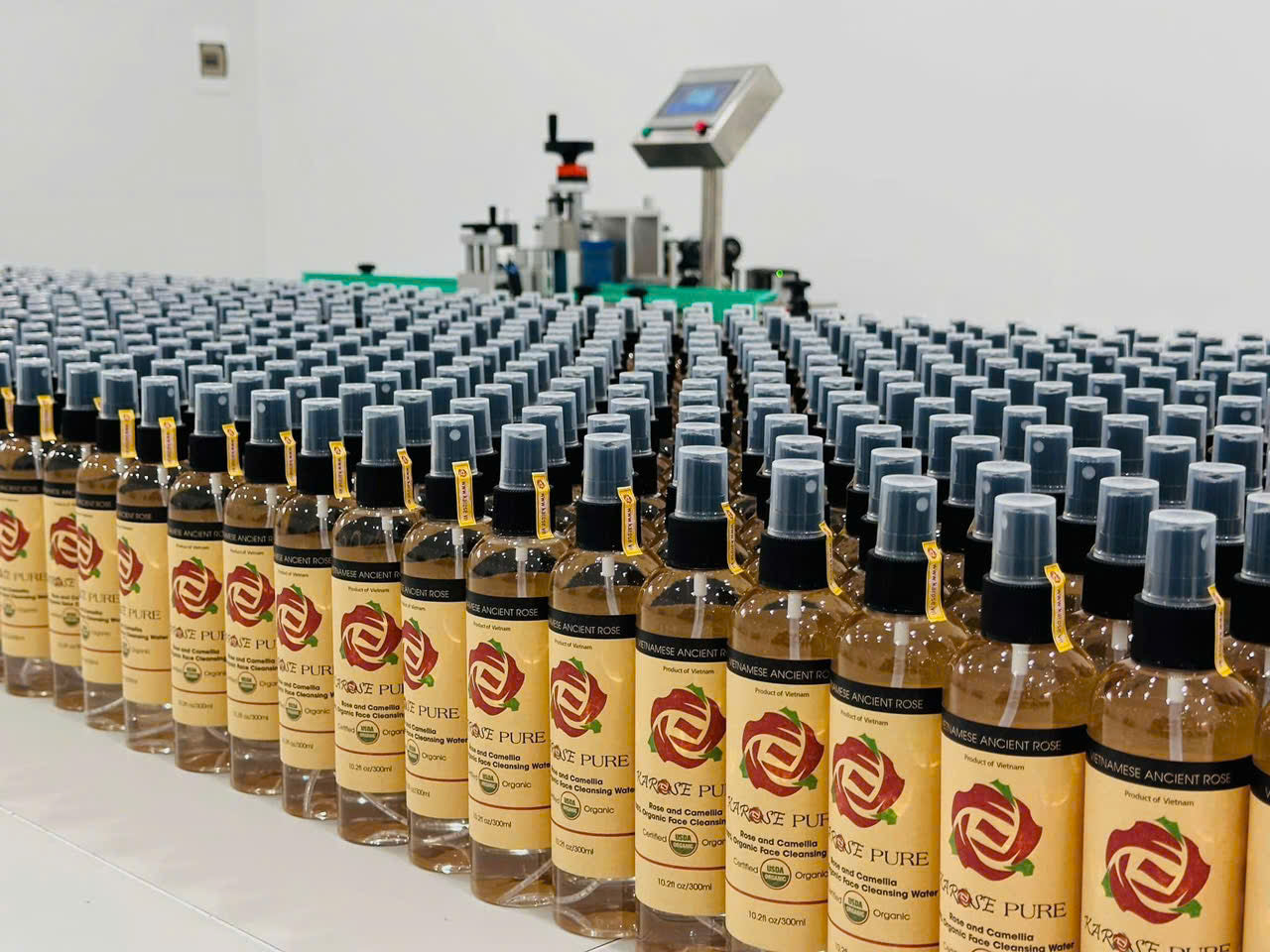 ORGANICS USDA Certified Rose Water For Face Cleansing (300ml/ 10.2 f.oz) from Vietnam Unique Ancient Roses 100% Organic Roses, tea leaves and epsom salt 100% Natural